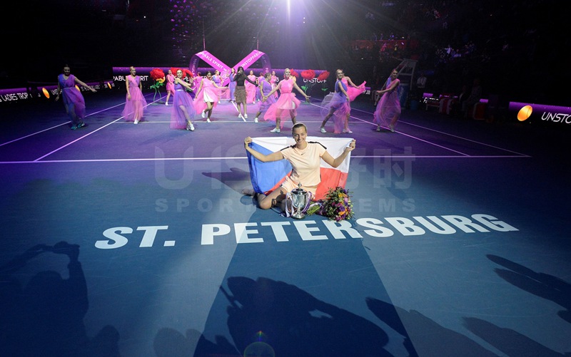 零下10℃的中国红 恰好时制造绽放圣彼得堡女子网球杯