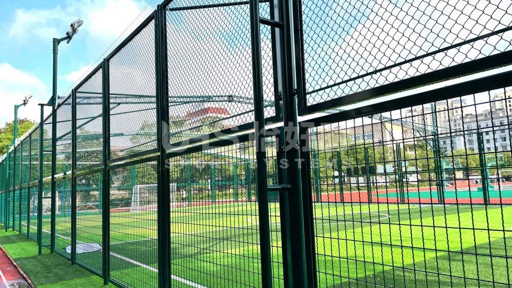 体育场围栏