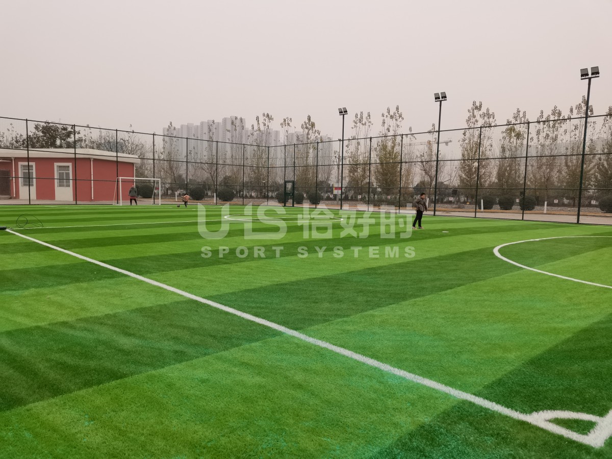 足球场地围网：打造安全、专业的体育场环境